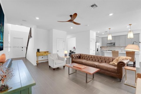 House in Hollywood, Florida 3 bedrooms, 206.24 sq.m. № 2000004 - photo 6