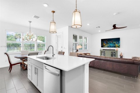 House in Hollywood, Florida 3 bedrooms, 206.24 sq.m. № 2000004 - photo 11