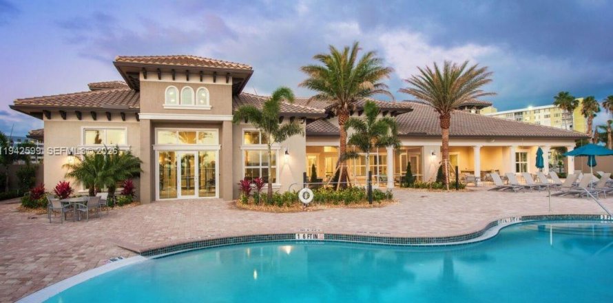 Casa en Hollywood, Florida 3 dormitorios, 206.24 m2 № 2000004