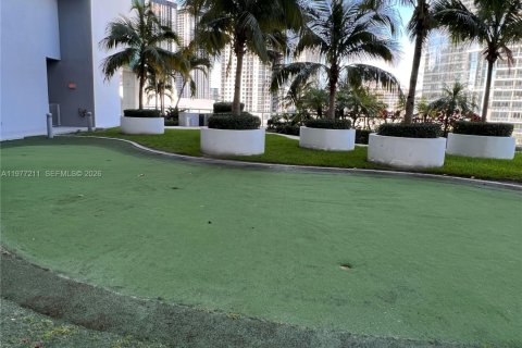 Condo in Miami, Florida, 2 bedrooms  № 2041611 - photo 25