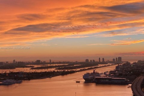 Condo in Miami, Florida, 2 bedrooms  № 2041611 - photo 28