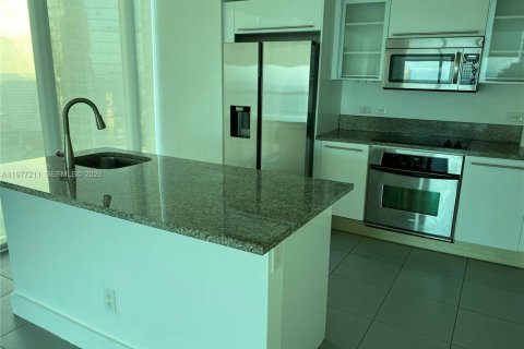 Condo in Miami, Florida, 2 bedrooms  № 2041611 - photo 9