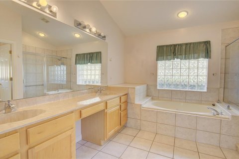 House in Oviedo, Florida 5 bedrooms, 273.97 sq.m. № 2285553 - photo 22