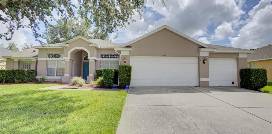 House in Oviedo, Florida 5 bedrooms, 273.97 sq.m. № 2285553