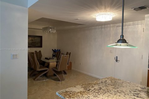 Condo in Miami, Florida, 2 bedrooms  № 1593629 - photo 8