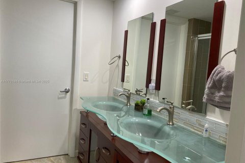 Condo in Miami, Florida, 2 bedrooms  № 1593629 - photo 18