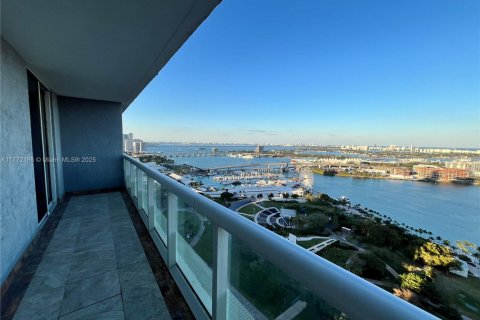 Condo in Miami, Florida, 2 bedrooms  № 1593629 - photo 4
