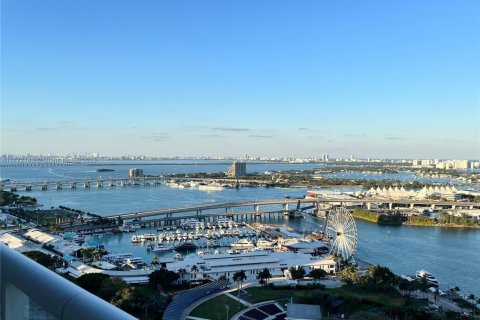 Condo in Miami, Florida, 2 bedrooms  № 1593629 - photo 2