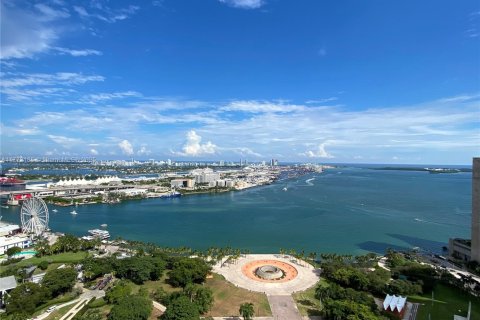 Condo in Miami, Florida, 2 bedrooms  № 1593629 - photo 1