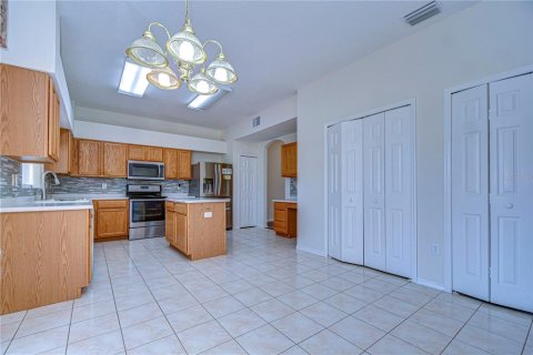 House in Tampa, Florida 4 bedrooms, 304.16 sq.m. № 1718669 - photo 28