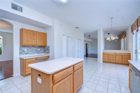 House in Tampa, Florida 4 bedrooms, 304.16 sq.m. № 1718669 - photo 22