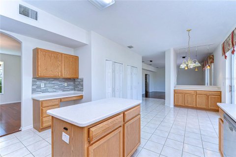 House in Tampa, Florida 4 bedrooms, 304.16 sq.m. № 1718669 - photo 23