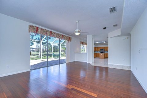 House in Tampa, Florida 4 bedrooms, 304.16 sq.m. № 1718669 - photo 14