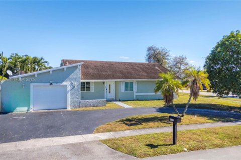 Casa en venta en Sunrise, Florida, 3 dormitorios, 149.02 m2 № 1973954 - foto 1