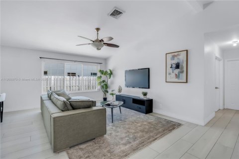 Casa en venta en Sunrise, Florida, 3 dormitorios, 149.02 m2 № 1973954 - foto 10