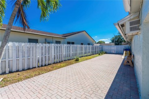 Casa en venta en Sunrise, Florida, 3 dormitorios, 149.02 m2 № 1973954 - foto 30