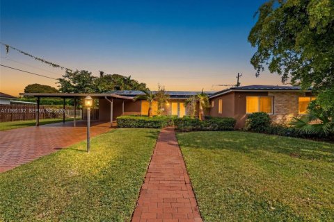 Дом в Майами, Флорида 4 спальни, 170.57м2 № 2064010