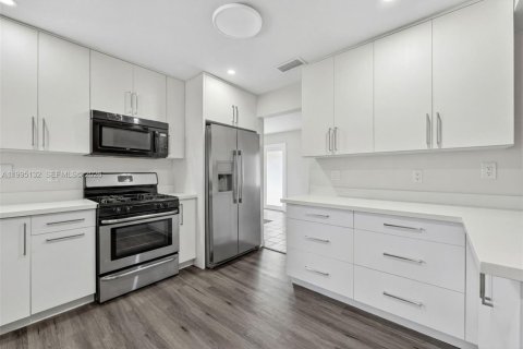 Купить виллу или дом в Майами, Флорида 4 спальни, 170.57м2, № 2064010 - фото 11