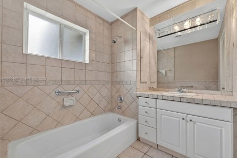 Купить виллу или дом в Майами, Флорида 4 спальни, 170.57м2, № 2064010 - фото 25