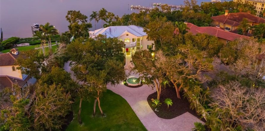 House in Sarasota, Florida 4 bedrooms, 532.05 sq.m. № 1856314