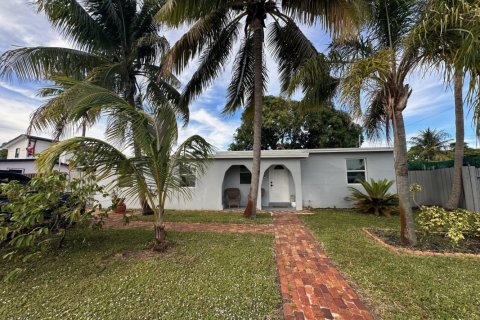 Villa ou maison à louer à Pompano Beach, Floride: 2 chambres, 81.2 m2 № 1159566 - photo 1