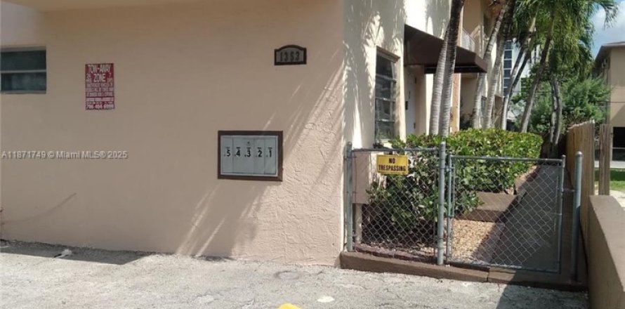 Propiedad comercial en Miami, Florida № 1928388