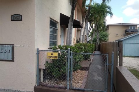 Propiedad comercial en venta en Miami, Florida № 1928388 - foto 2