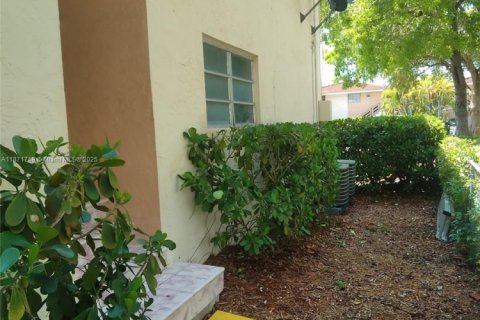 Propiedad comercial en venta en Miami, Florida № 1928388 - foto 10