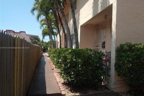 Propiedad comercial en venta en Miami, Florida № 1928388 - foto 5