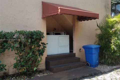 Propiedad comercial en venta en Miami, Florida № 1928388 - foto 7