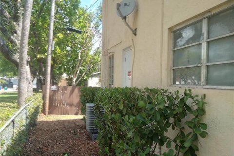 Propiedad comercial en venta en Miami, Florida № 1928388 - foto 11