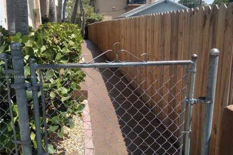 Propiedad comercial en venta en Miami, Florida № 1928388 - foto 4