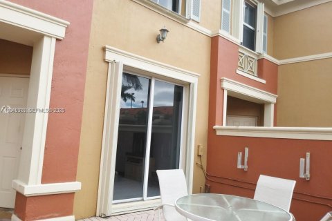 Купить кондоминиум в Дорал, Флорида 2 спальни, 91.04м2, № 2001810 - фото 11