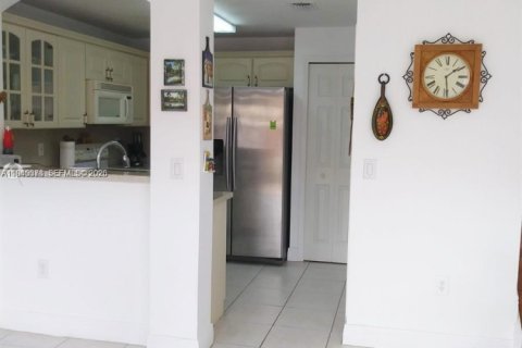 Купить кондоминиум в Дорал, Флорида 2 спальни, 91.04м2, № 2001810 - фото 22