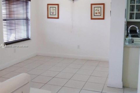 Купить кондоминиум в Дорал, Флорида 2 спальни, 91.04м2, № 2001810 - фото 8