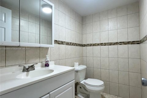 Снять в аренду кондоминиум в Норт-Майами, Флорида 1 спальня, 68.75м2, № 1895403 - фото 13
