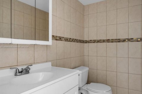 Снять в аренду кондоминиум в Норт-Майами, Флорида 1 спальня, 68.75м2, № 1895403 - фото 19