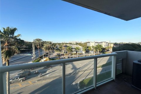 Снять в аренду кондоминиум в Норт-Майами, Флорида 1 спальня, 68.75м2, № 1895403 - фото 15