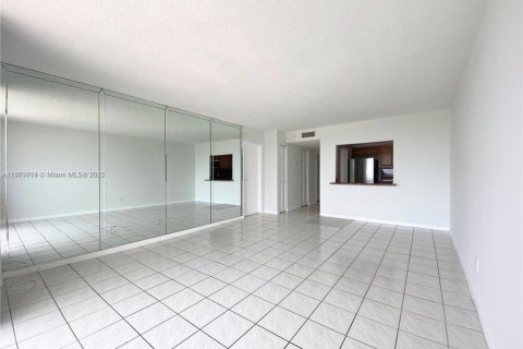 Снять в аренду кондоминиум в Норт-Майами, Флорида 1 спальня, 68.75м2, № 1895403 - фото 3