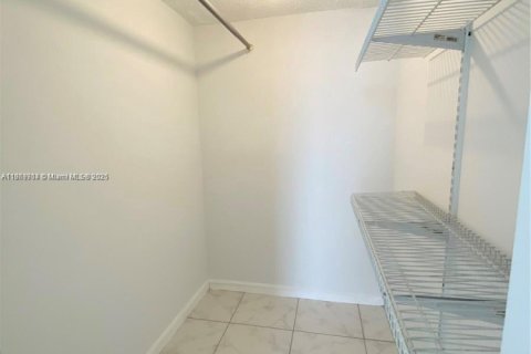 Снять в аренду кондоминиум в Норт-Майами, Флорида 1 спальня, 68.75м2, № 1895403 - фото 9
