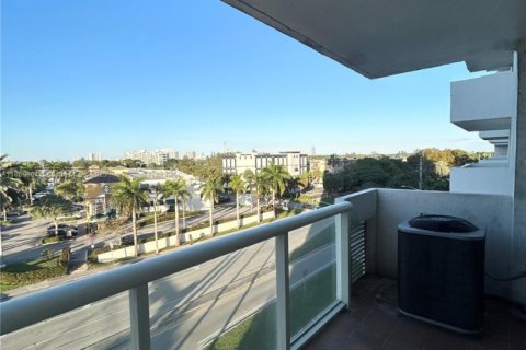 Снять в аренду кондоминиум в Норт-Майами, Флорида 1 спальня, 68.75м2, № 1895403 - фото 14