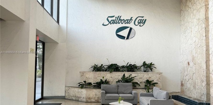 Кондоминиум с 1 спальней в Норт-Майами, Флорида № 1895403