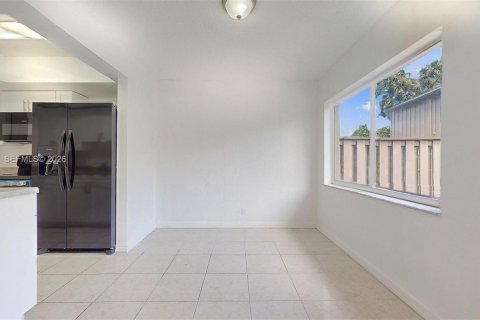 Touwnhouse à louer à Lauderhill, Floride: 2 chambres, 87.7 m2 № 2001519 - photo 10