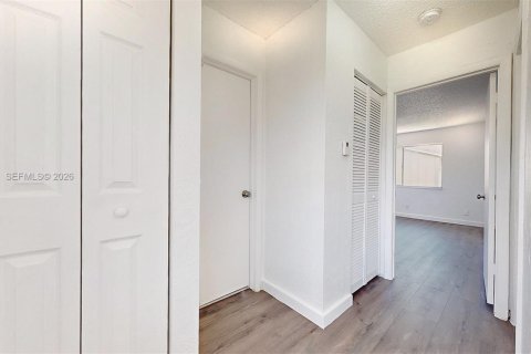 Touwnhouse à louer à Lauderhill, Floride: 2 chambres, 87.7 m2 № 2001519 - photo 17