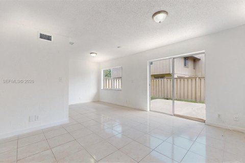 Touwnhouse à louer à Lauderhill, Floride: 2 chambres, 87.7 m2 № 2001519 - photo 4