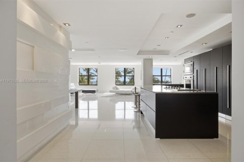 Condominio en venta en Miami Beach, Florida, 4 dormitorios, 349.13 m2 № 2079327 - foto 5