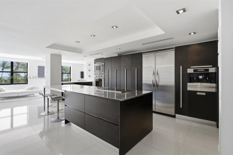 Condominio en venta en Miami Beach, Florida, 4 dormitorios, 349.13 m2 № 2079327 - foto 11