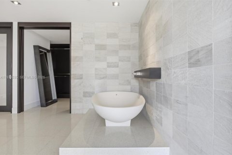 Condominio en venta en Miami Beach, Florida, 4 dormitorios, 349.13 m2 № 2079327 - foto 19