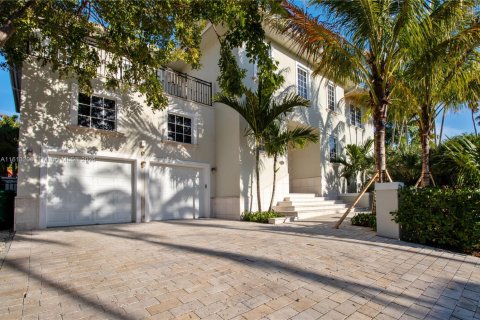 House in Key Biscayne, Florida 7 bedrooms, 513.56 sq.m. № 1269260 - photo 2