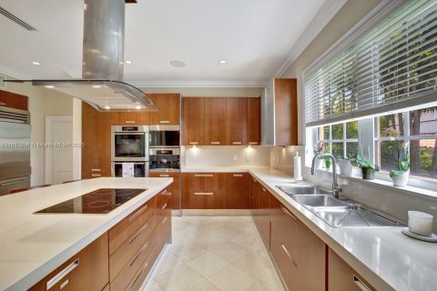 House in Key Biscayne, Florida 7 bedrooms, 513.56 sq.m. № 1269260 - photo 7